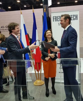 Olivier Hersent (L) and Andrey Kuzyaev (R) congratulated on their agreement by Delphine Gény-Stephann, Secretary of State in the French Economic and Finance Ministry